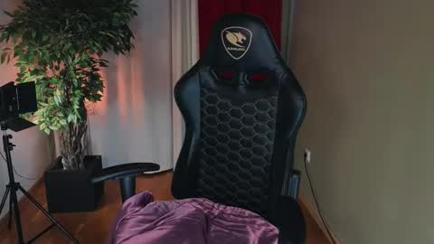 Snapshot of carolina_winter chatting on September 16, 5:19 am Mira online show from September 16, 5:19 am