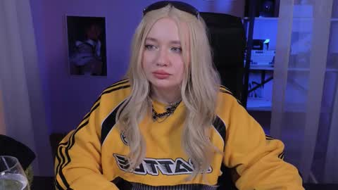 Snapshot of carolina_winter chatting on October 25, 5:26 am Mira online show from October 25, 5:26 am