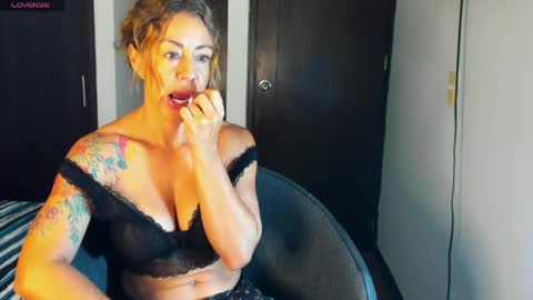 carolina_zaens online show from April 22, 2:29 pm