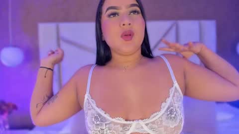 Snapshot of carolinaa_suarez chatting on September 18, 12:29 pm carolinaa_suarez online show from September 18, 12:29 pm