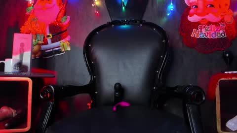 Snapshot of carolinaarias_ chatting on December 14, 2:34 am carolina online show from December 14, 2:34 am