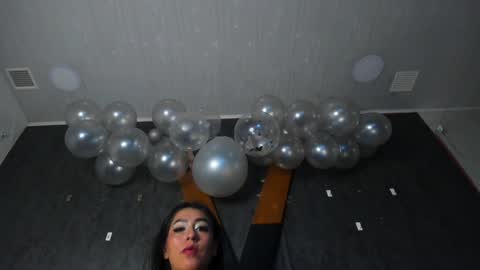 Snapshot of carolinaarias_ chatting on December 27, 8:07 pm carolina online show from December 27, 8:07 pm