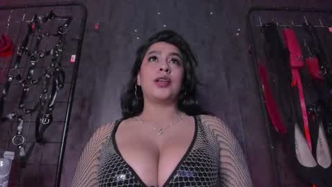 Snapshot of carolinaarias_ chatting on October 12, 6:29 pm carolina online show from October 12, 6:29 pm