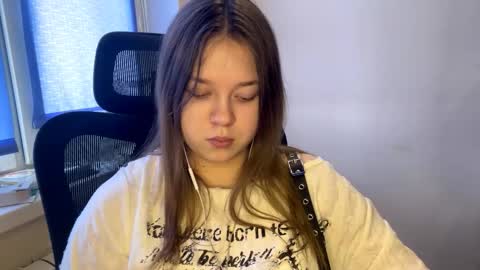 carolindueno online show from March 10, 9:25 am