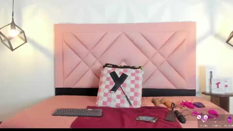 Snapshot of caroline_daring chatting on June 10, 1:54 pm caroline daring online show from June 10, 1:54 pm