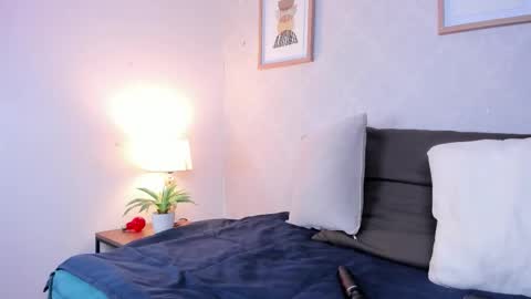  Caroline  online show from November 24, 11:32 am