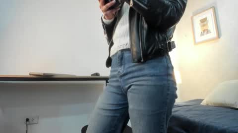  Caroline  online show from February 10, 10:41 am