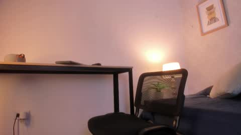  Caroline  online show from February 24, 11:30 am