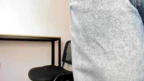  Caroline  online show from April 1, 11:33 am