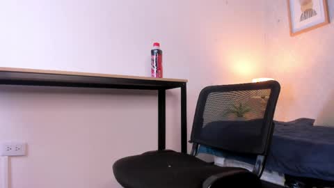  Caroline  online show from April 7, 11:43 am