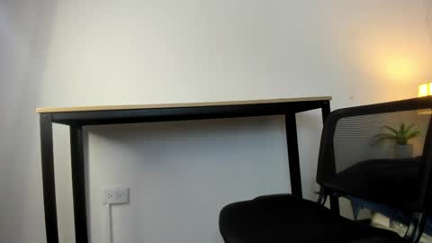  Caroline  online show from April 8, 11:32 am