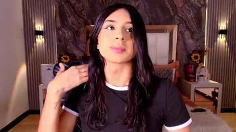 caroline_foster1 online show from March 26, 12:11 pm