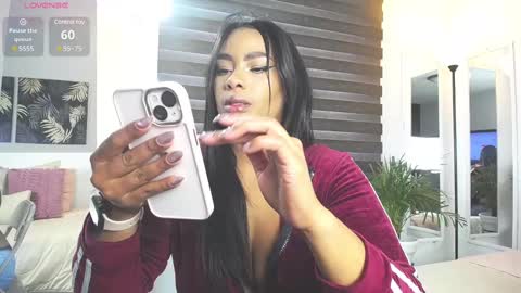 C A R O L I N E online show from March 9, 1:37 pm