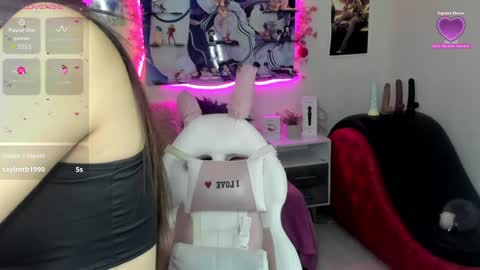 Caroline Lenox online show from December 5, 2:33 pm