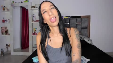 Snapshot of caroline_m8 chatting on January 3, 3:38 am CAROLINE online show from January 3, 3:38 am