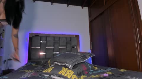 Snapshot of caroline_m8 chatting on September 17, 3:08 am CAROLINE online show from September 17, 3:08 am