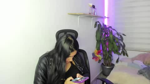 caroline_rodriguez_9 online show from September 30, 3:33 am