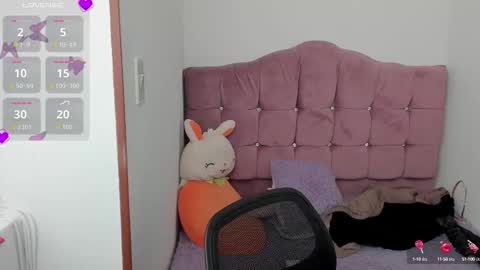 caroline_rodriguez_9 online show from October 3, 7:33 pm