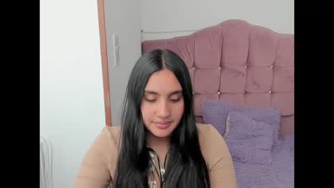 caroline_rodriguez_9 online show from October 6, 7:44 pm