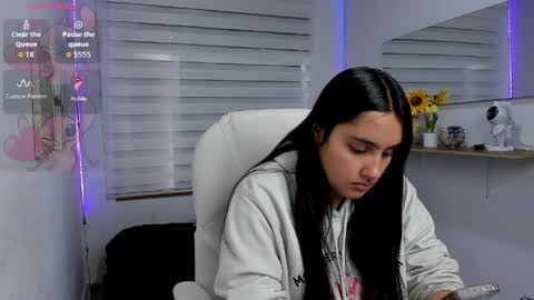 caroline_rodriguez_9 online show from April 21, 4:45 pm