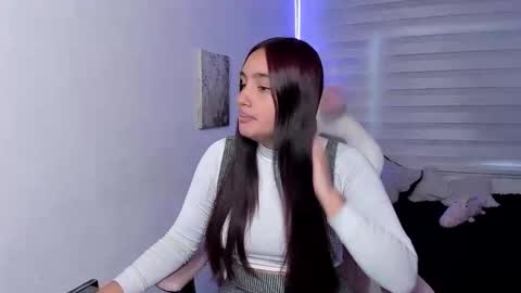 caroline_rodriguez_9 online show from June 6, 8:35 pm