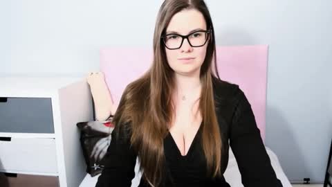 CarolineAmore online show from March 21, 3:37 pm