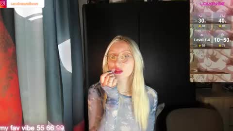 Snapshot of carolineandlover chatting on October 15, 11:32 am Caroline and Lover online show from October 15, 11:32 am