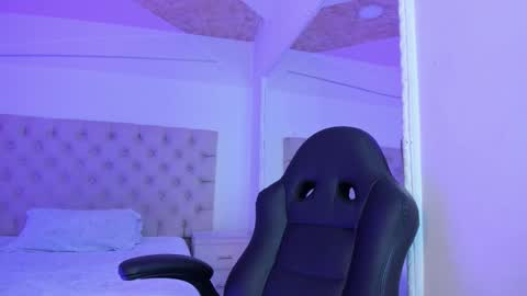 Caroline online show from March 14, 1:05 pm