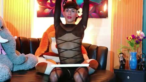 Snapshot of carolinejesh chatting on May 5, 1:08 pm carolinejesh online show from May 5, 1:08 pm