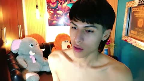 Snapshot of carolinejesh chatting on May 10, 11:59 am carolinejesh online show from May 10, 11:59 am