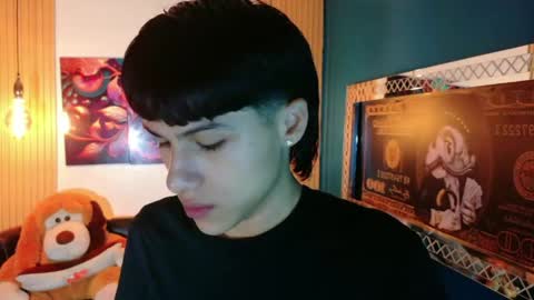 Snapshot of carolinejesh chatting on May 29, 12:03 pm carolinejesh online show from May 29, 12:03 pm