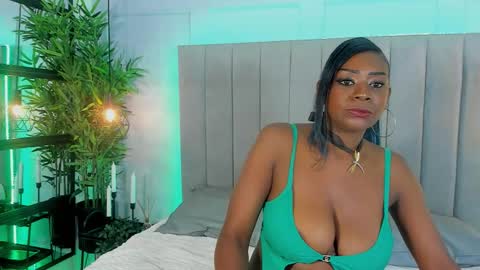 carolinejohnson1 online show from March 6, 4:09 am