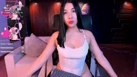 Snapshot of carolinemiller1 chatting on May 31, 12:56 pm Caro online show from May 31, 12:56 pm