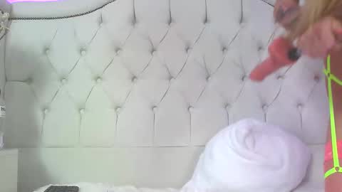 carolinesampaio online show from November 19, 5:57 pm