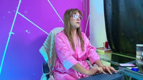 CAROL online show from July 22, 10:07 am