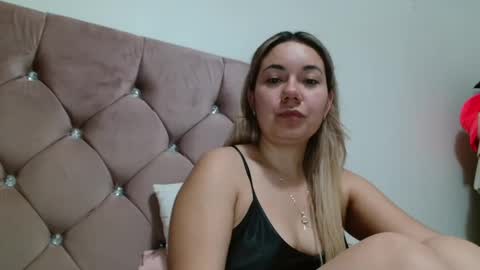 Snapshot of caroo0615 chatting on October 11, 7:40 am caroo0615 online show from October 11, 7:40 am