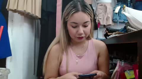 Snapshot of caroo0615 chatting on October 20, 11:27 pm caroo0615 online show from October 20, 11:27 pm