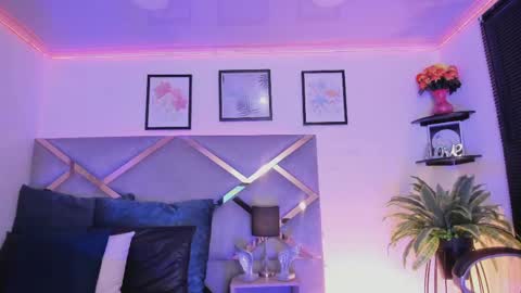 Carrie Bradshaw online show from April 22, 11:34 am