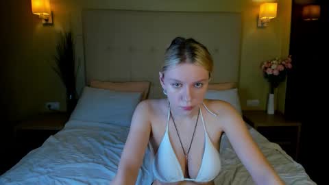 Snapshot of casey__miller chatting on September 19, 12:12 am casey__miller online show from September 19, 12:12 am