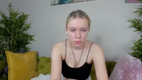 Snapshot of casey__miller chatting on October 4, 1:36 am casey__miller online show from October 4, 1:36 am