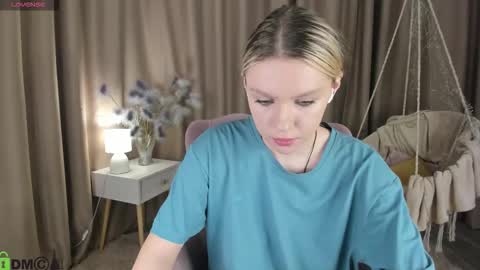 Snapshot of casey__miller chatting on October 22, 10:42 pm casey__miller online show from October 22, 10:42 pm