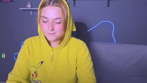 casey_meow_ online show from September 29, 1:05 pm