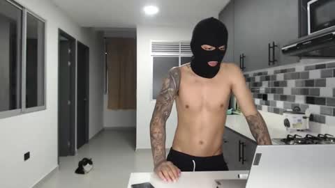 Snapshot of cash_master777 chatting on December 2, 8:19 am cash_master777 online show from December 2, 8:19 am