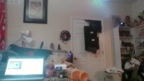 Snapshot of cashduo480 chatting on November 2, 1:24 pm cashduo online show from November 2, 1:24 pm