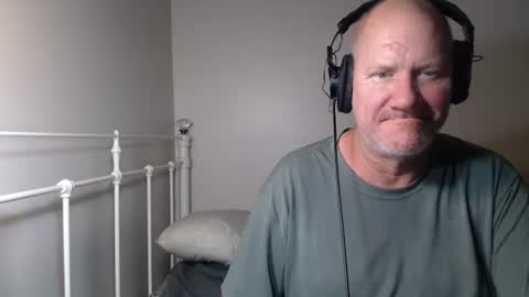 Snapshot of casinocam chatting on April 24, 12:35 am CasinoCam online show from April 24, 12:35 am