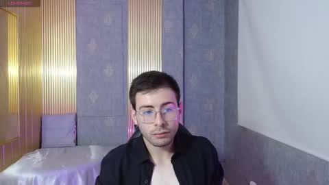 Snapshot of caspian_tay chatting on February 6, 11:57 am caspian_tay online show from February 6, 11:57 am