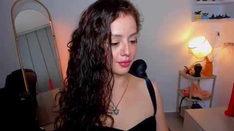 Snapshot of cassandra_caiin chatting on September 28, 2:55 pm Cassie online show from September 28, 2:55 pm