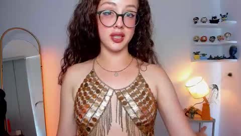 Snapshot of cassandra_caiin chatting on October 25, 6:35 pm Cassie online show from October 25, 6:35 pm