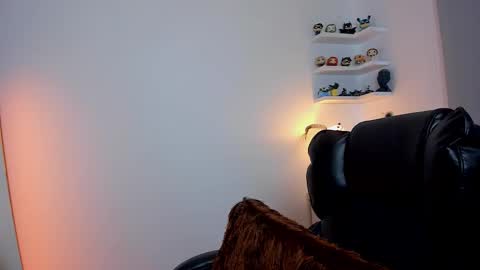 Snapshot of cassandra_caiin chatting on November 9, 1:53 pm Cassie online show from November 9, 1:53 pm