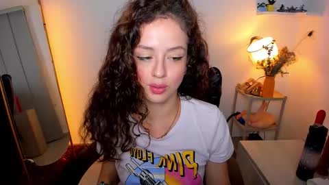 Snapshot of cassandra_caiin chatting on December 14, 3:12 am Cassie online show from December 14, 3:12 am